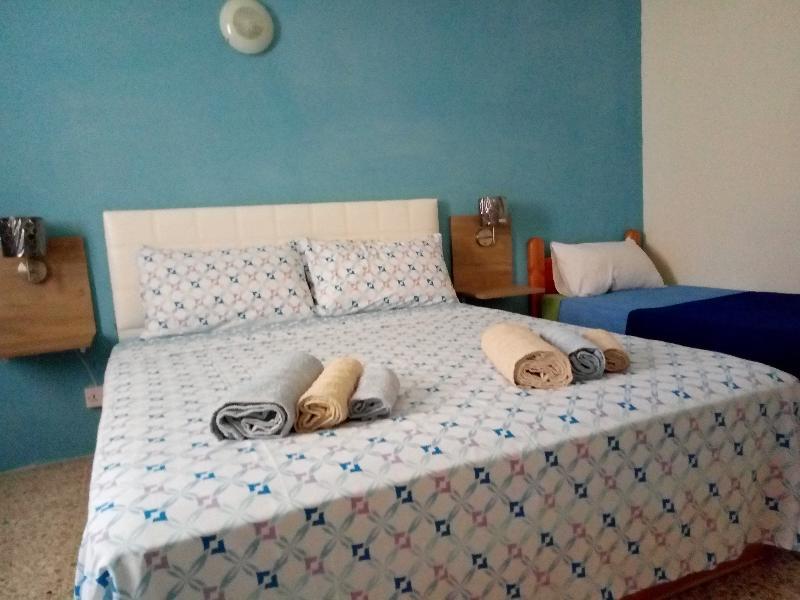 Tarona Guesthouse Сент-Полс-Бей Екстер'єр фото